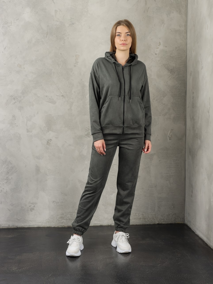 0alugfgvj2i40ivfavm53ggv-large Костюм жіночий 22.1417, 42(S), 44(M), 46(L), 48(XL), хакі, стиль casual (кежуал), замшевий костюм на замку - Зображення 1
