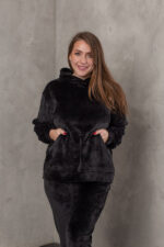 Костюм жіночий 23.1867, 48(XL), 50(2XL), 52(3XL), чорний, стиль casual (кежуал), велюровий костюм у збільшених розмірах, з кишенею-кенгуру - Зображення 4