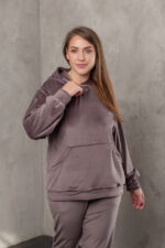 Костюм жіночий 23.1867, 48(XL), 50(2XL), 52(3XL), шоколад 1, стиль casual (кежуал), велюровий костюм у збільшених розмірах, з кишенею-кенгуру - Зображення 4