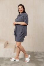 Костюм 22.1648б Американський креп, колір Темно сірий, 48(XL), 50(ХХL), 52(3XL) - Зображення 2