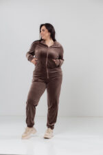 Костюм жіночий 23.1860, 50(2XL), 52(3XL), 54(4XL), кофейний 3, стильний велюровий спортивний костюм на замку у збільшених розмірах - Зображення 4
