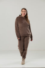 Костюм жіночий 23.1867, 48(XL), 50(2XL), 52(3XL), кофейний 3, стиль casual (кежуал), велюровий костюм у збільшених розмірах, з кишенею-кенгуру