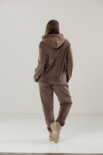 Костюм жіночий 23.1867, 48(XL), 50(2XL), 52(3XL), кофейний 3, стиль casual (кежуал), велюровий костюм у збільшених розмірах, з кишенею-кенгуру - Зображення 3
