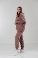 Костюм жіночий 23.1856, 48(XL), 50(2XL), 52(3XL), капучіно, костюм у збільшених розмірах з подовженою кофтою в спортивному стилі, манжети - рібана - Зображення 2