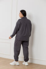Костюм 24.2552 б Замш тонкий, колір Графіт, 48(XL), 50(ХХL), 52(3XL) - Зображення 3
