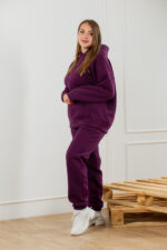 Костюм жіночий 22.1726, 48(XL), 50(2XL), 52(3XL), сливовий, спортивний утеплений костюм у збільшених розмірах, кофта з капюшоном та кишенею-кенгуру - Зображення 2