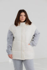 Жилетка жіноча 23.1890, 48(XL), 50(2XL), 52(3XL), молочний, трендова жилетка зі спущеним плечем та капюшоном у збільшених розмірах - Зображення 4