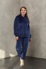 Костюм жіночий 23.1860, 50(2XL), 52(3XL), 54(4XL), темно синій, стильний велюровий спортивний костюм на замку у збільшених розмірах