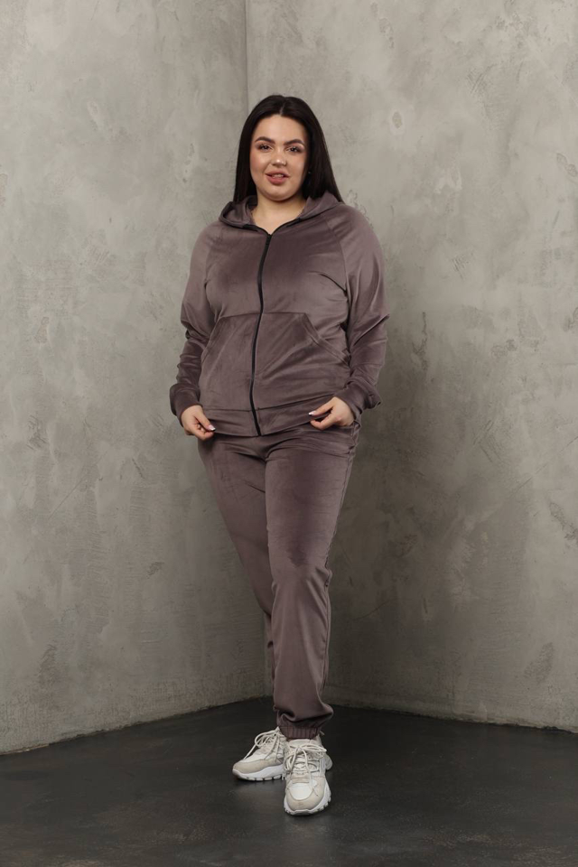 pbhns1kcsehc4trtcbb4vgmb-large Костюм жіночий 23.1860, 50(2XL), 52(3XL), 54(4XL), шоколад 1, стильний велюровий спортивний костюм на замку у збільшених розмірах - Зображення 1