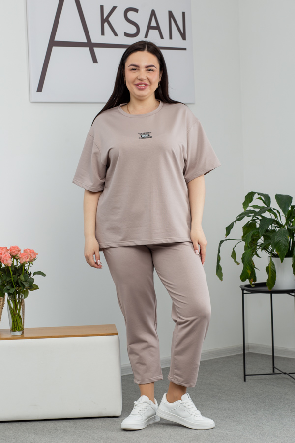img_9163.jpg Костюм 25.2646 б Трикотаж двухнитка, колір Світле латте, 46(L), 48(XL), 50(ХХL) - Зображення 1