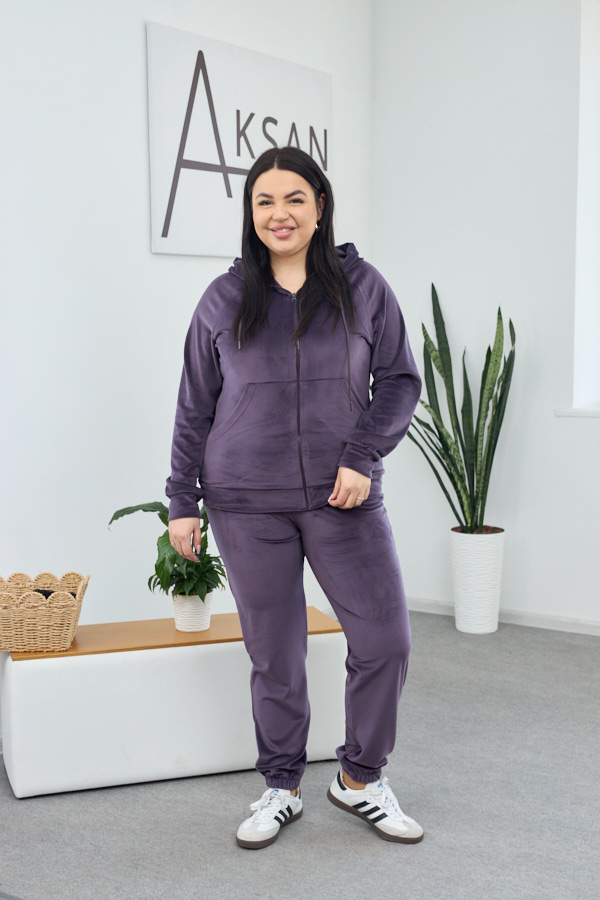sera5614 Костюм 26.1860 с.б Велюр тонкий, колір Баклажан, 56(5XL), 58(6XL), 60(7XL) - Зображення 1
